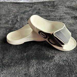 Oofos Slides